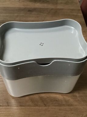 Soap pump and sponge caddy Holds 13 oz. (385 mL) New